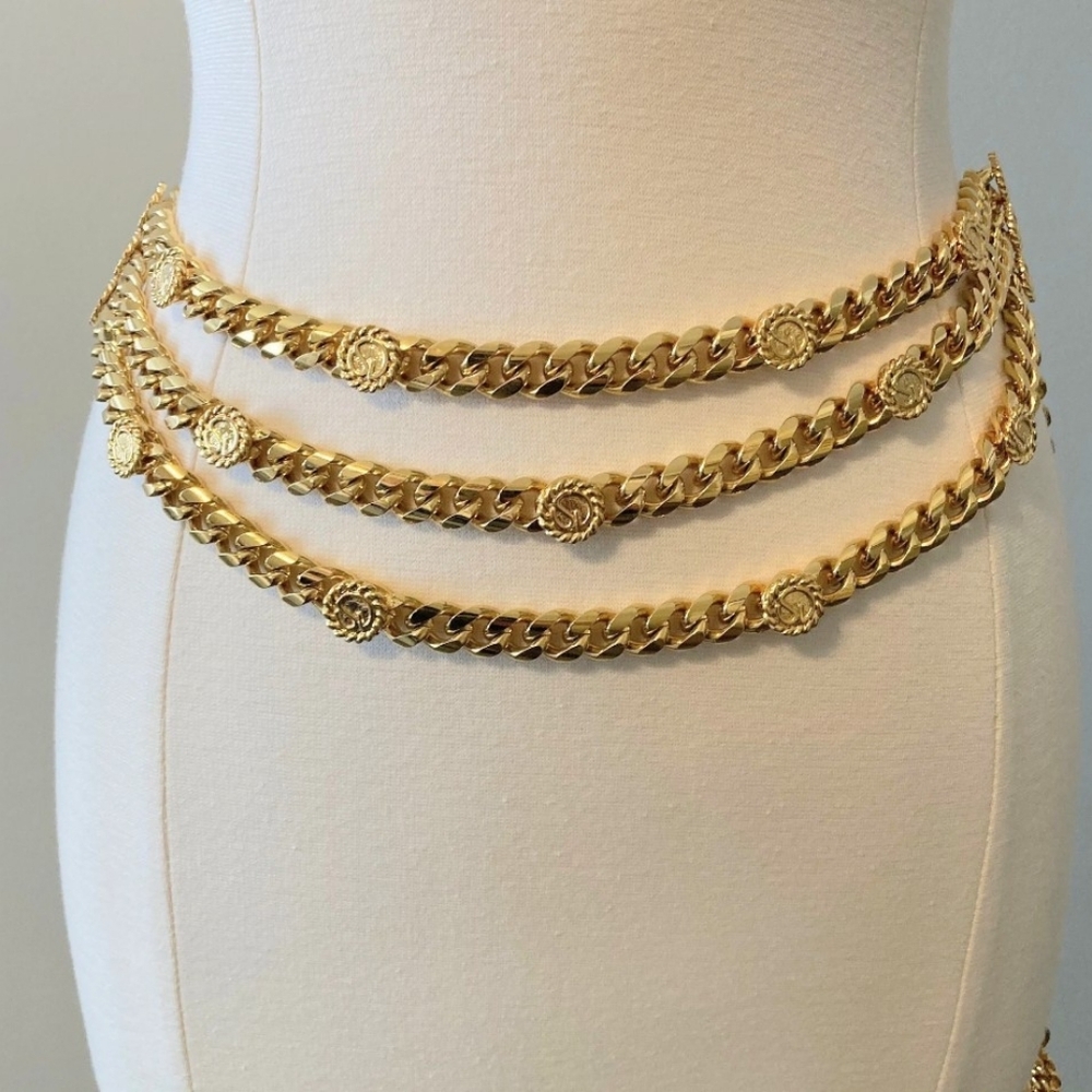 Stunning St. John Vintage 1980's-90'    Gold Chain Belt with Medallion Accents - Picture 3 of 17
